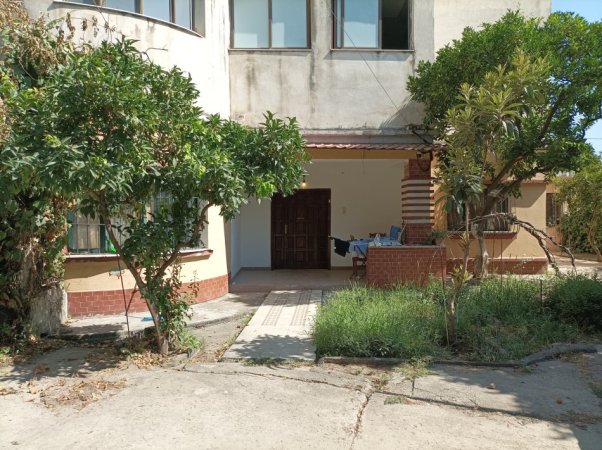 Tirane, jepet me qera 1 Katshe Kati 0, 450 €