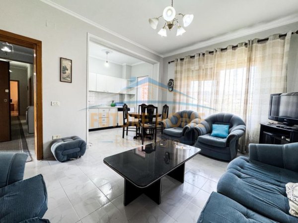 Tirane, jepet me qera apartament 2+1 Kati 4, 100 m² 600 € (Stadiumi Dinamo)