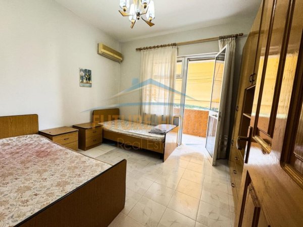 Tirane, jepet me qera apartament 2+1 Kati 4, 100 m² 600 € (Stadiumi Dinamo)
