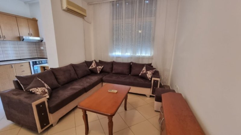 JEPET ME QIRA AP 2+1 NE QENDER ,PALLAT ME ASHENSOR TEK MINE PEZA , 5 MIN NGA SHESHI NE QENDER Kati 4, 90 m² 550 €