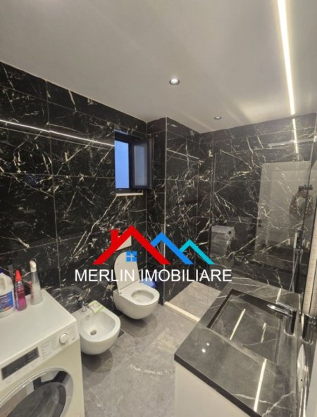 Tirane, jepet me qera apartament 2+1+Ballkon Kati 5, 110 m² 1.000 € (RRUGA MARIE KRAJA)