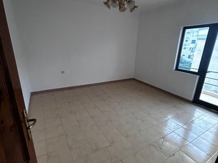 Tirane, shitet apartament 3+1 , 205.000 € (Selite)