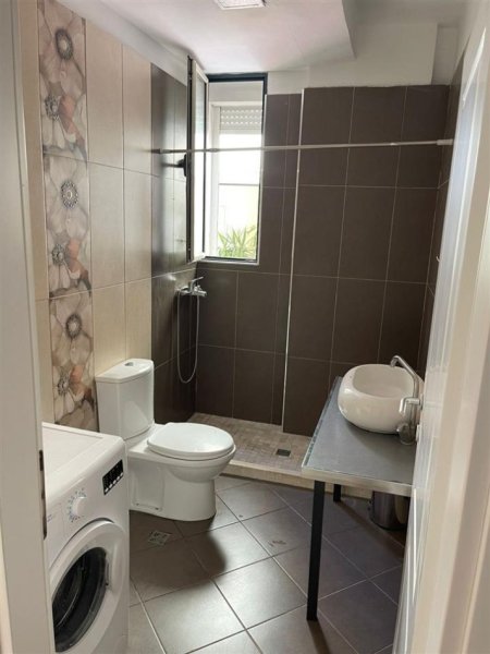 Tirane, jepet me qera apartament 2+1+Ballkon Kati 1, 83 m² 500 € (KOPSHTI BOTANIK)