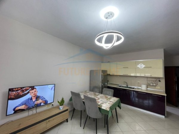Durres, jepet me qera apartament 1+1+Aneks+Ballkon Kati 2, 67 m² 450 € (Ura e Dajlanit)