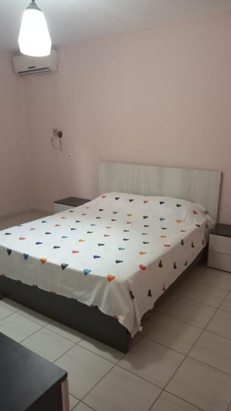 Tirane, jepet me qera apartament 1+1+Ballkon Kati 1, 63 m² 450 € (ndre mjeda)