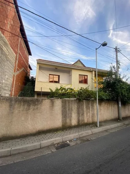 Tirane, shitet Vile 4+1 Kati 0, 400 m² 470.000 € (FUSHA AVIACIONIT)