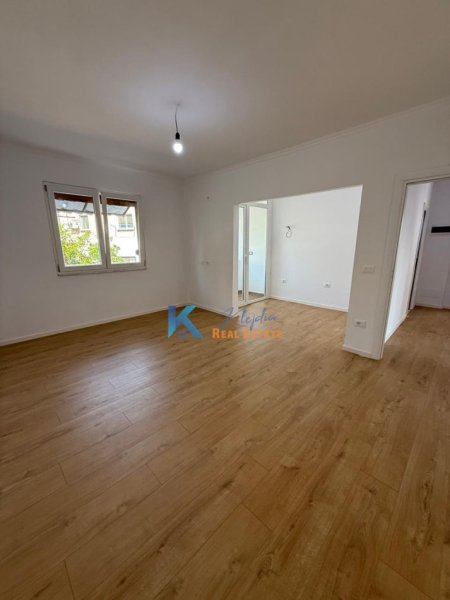 Tirane, shitet apartament 2+1+Ballkon Kati 2, 72 m² 122.000 € (Ali Dem, pranë Fax News)