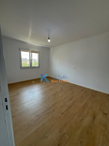 Tirane, shitet apartament 2+1+Ballkon Kati 2, 72 m² 122.000 € (Ali Dem, pranë Fax News)