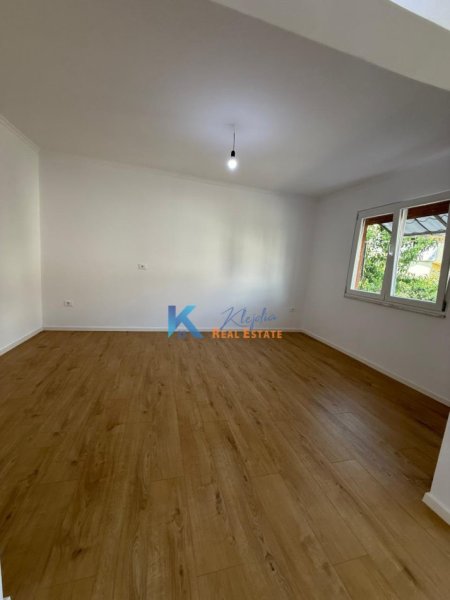 Tirane, shitet apartament 2+1+Ballkon Kati 2, 72 m² 122.000 € (Ali Dem, pranë Fax News)