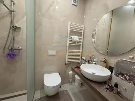 Tirane, shitet apartament 2+1+2+Depo+Ballkon Kati 10, 138 m² 285.000 € (Oxhaku, Rruga Kongresi Manastirit)