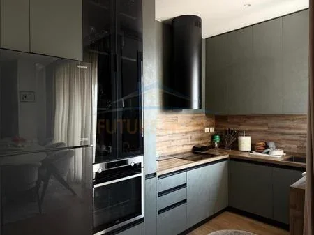 Tirane, shitet apartament 2+1+2+Depo+Ballkon Kati 10, 138 m² 285.000 € (Oxhaku, Rruga Kongresi Manastirit)