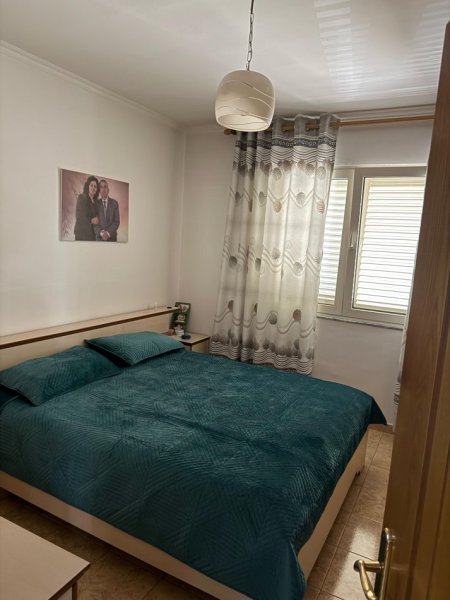 Tirane, shitet apartament 2+1+Ballkon Kati 5, 102 m² 130.000 € (Laprake)