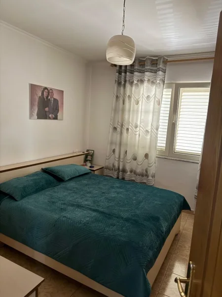 Tirane, shitet apartament 2+1+Ballkon Kati 5, 102 m² 130.000 € (Laprake)