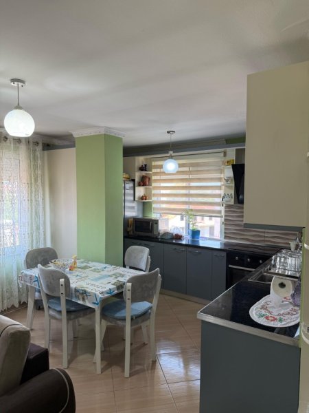Tirane, shitet apartament 2+1+Ballkon Kati 5, 102 m² 130.000 € (Laprake)