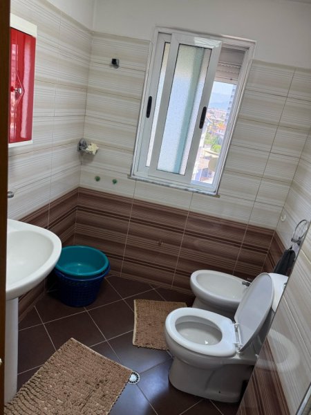 Tirane, shitet apartament 2+1+Ballkon Kati 5, 102 m² 130.000 € (Laprake)