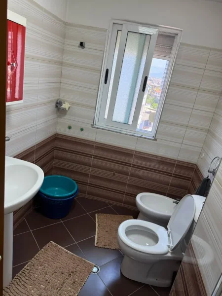Tirane, shitet apartament 2+1+Ballkon Kati 5, 102 m² 130.000 € (Laprake)