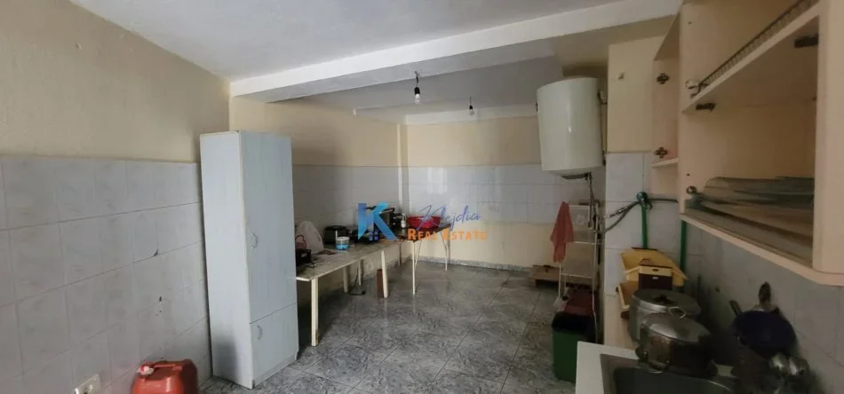 Tirane, shitet ambjent biznesi Kati 0, 125 m² 200.000 € (afer shkolles Niket Dardani)