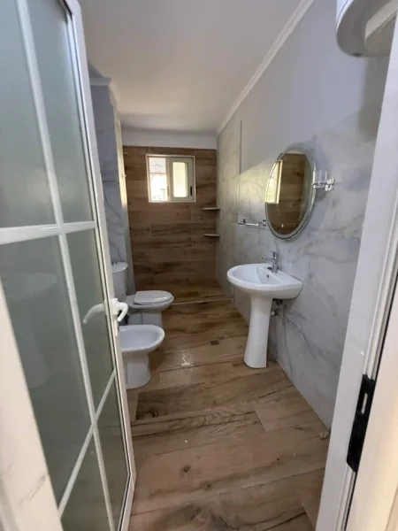 Tirane, shitet apartament 2+1+Ballkon Kati 2, 72 m² 120.000 € (Ali Dem)