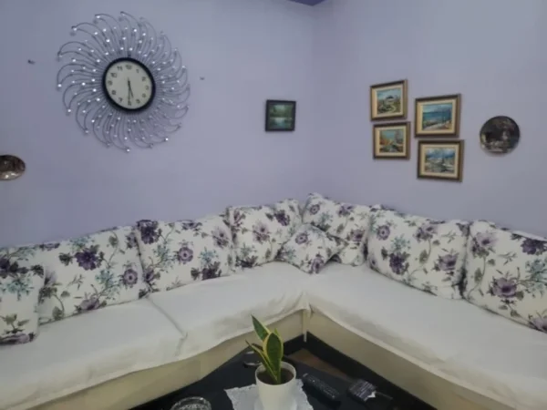 Tirane, jepet me qera apartament 2+1 Kati 3, 80 m² 600 € (Kristal Center)