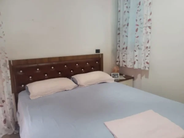Tirane, jepet me qera apartament 2+1 Kati 3, 80 m² 600 € (Kristal Center)