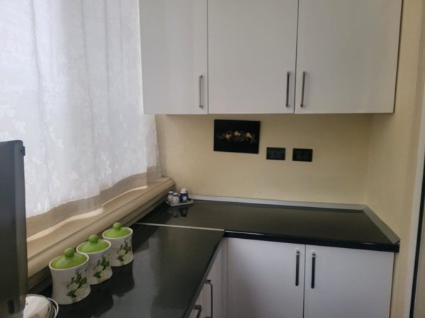 Tirane, jepet me qera apartament 2+1 Kati 3, 80 m² 600 € (Kristal Center)