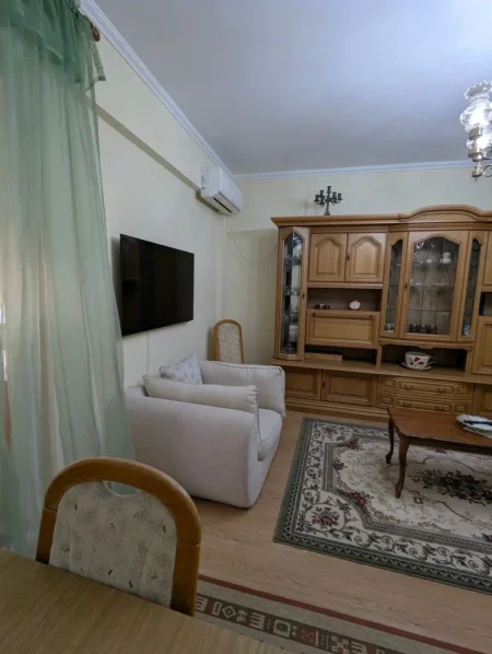 Tirane, jepet me qera apartament 2+1 Kati 2, 80 m² 700 € (Myslym Shyri)