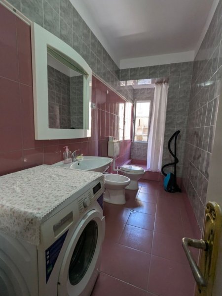Tirane, jepet me qera apartament 2+1 Kati 2, 80 m² 700 € (Myslym Shyri)