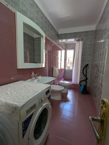 Tirane, jepet me qera apartament 2+1 Kati 2, 80 m² 700 € (Myslym Shyri)