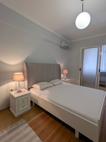 Tirane, jepet me qera apartament 2+1 Kati 2, 80 m² 700 € (Myslym Shyri)