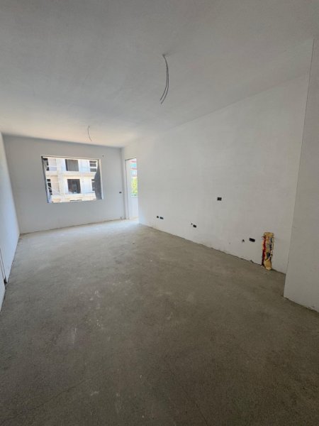 Tirane, shitet apartament 1+1+Ballkon Kati 1, 78 m² 77.600 € (Space City Paskuqan /Mundesi kleringu me makine deri ne 25K)