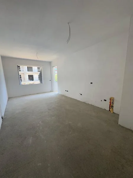 Tirane, shitet apartament 1+1+Ballkon Kati 1, 78 m² 77.600 € (Space City Paskuqan /Mundesi kleringu me makine deri ne 25K)