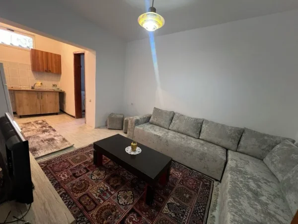 Tirane, jepet me qera apartament 1+1 Kati 3, 60 m² 400 €