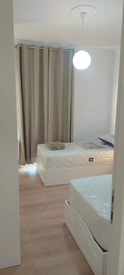 Tirane, jepet me qera apartament 2+1+Ballkon Kati 6, 80 m² 650 €