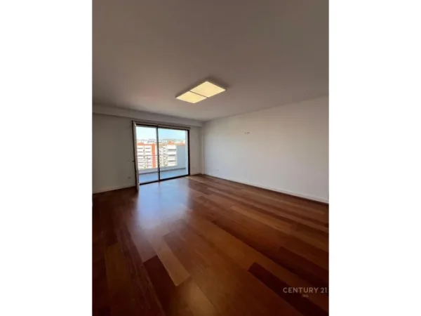 Tirane, jap me qera ambjent biznesi , 151 m² 2.300 € (Delijorgji)