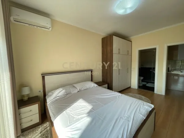 Tirane, jap me qera apartament 2+1+2+Post Parkimi , 125 m² 900 € (Kopshti Botanik)
