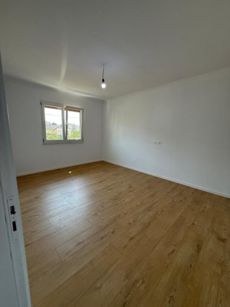 Tirane, shitet apartament 2+1+Ballkon Kati 2, 72 m² 122.000 € (Fax News, Ali Dem)