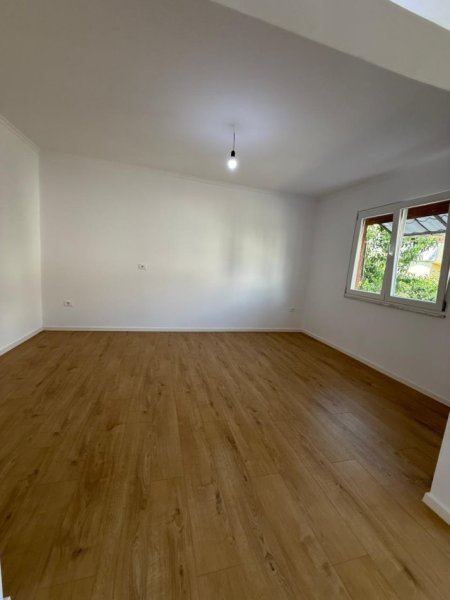 Tirane, shitet apartament 2+1+Ballkon Kati 2, 72 m² 122.000 € (Fax News, Ali Dem)