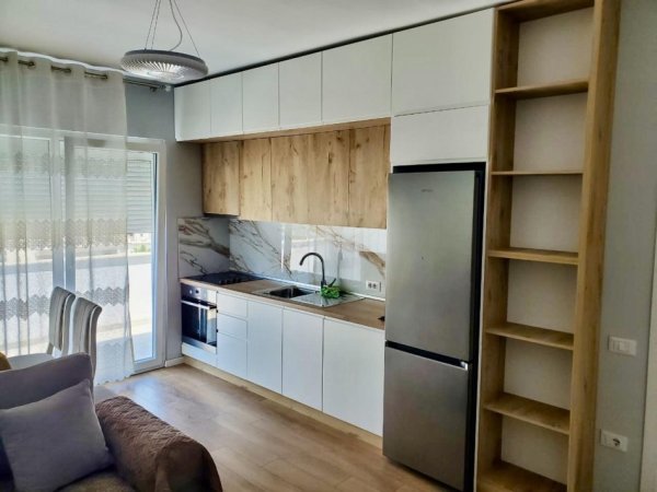 Tirane, jepet me qera apartament 1+1+Ballkon Kati 4, 68 m² 500 € (Rruga Xhebrahimet, Sauku RI)