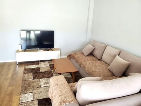 Tirane, jepet me qera apartament 1+1+Ballkon Kati 4, 68 m² 500 € (Rruga Xhebrahimet, Sauku RI)