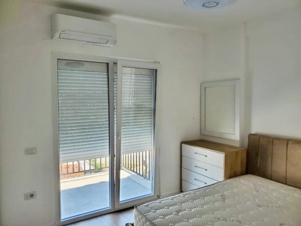 Tirane, jepet me qera apartament 1+1+Ballkon Kati 4, 68 m² 500 € (Rruga Xhebrahimet, Sauku RI)