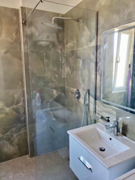 Tirane, jepet me qera apartament 1+1+Ballkon Kati 4, 68 m² 500 € (Rruga Xhebrahimet, Sauku RI)