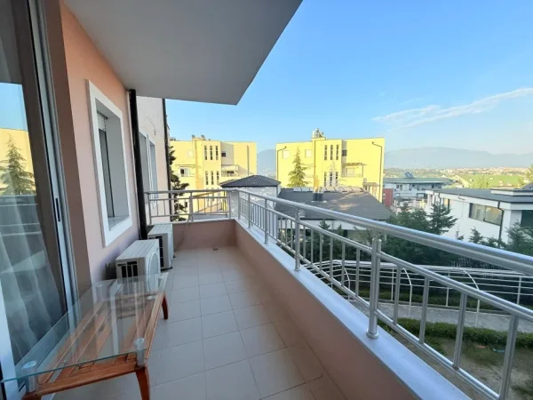 Tirane, jepet me qera apartament 1+1+Ballkon Kati 2, 70 m² 550 € (Rruga peti)