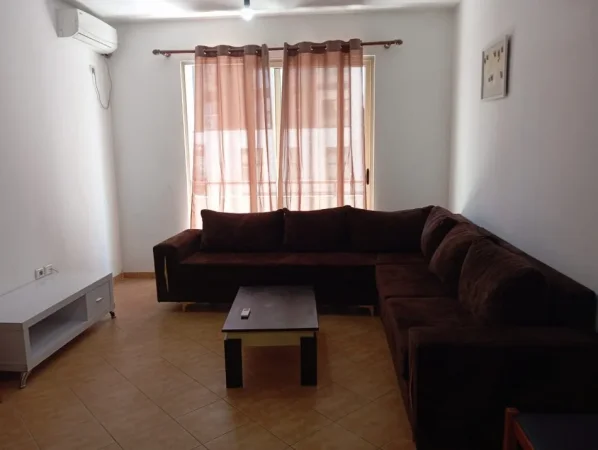 Tirane, jepet me qera apartament 1+1+Ballkon Kati 3, 67 m² 400 € (Rruga Migjeni afer Xhamero ASTIR)