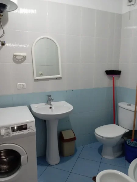 Tirane, jepet me qera apartament 1+1+Ballkon Kati 3, 67 m² 400 € (Rruga Migjeni afer Xhamero ASTIR)