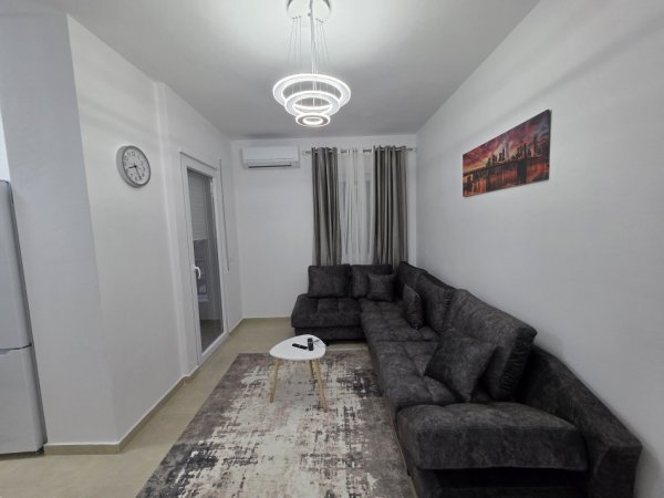 Tirane, jepet me qera apartament 1+1+Ballkon Kati 4, 62 m² 480 € (Rruga 5 Maji)