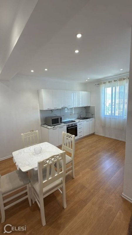 Tirane, jepet me qera apartament 2+1 Kati 4, 100 m² 350 € (Yzberisht, Rruga Lasgush Pogradeci)