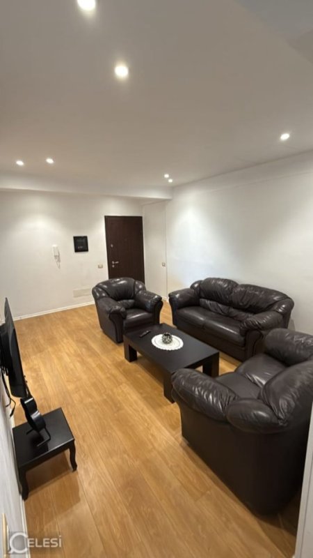Tirane, jepet me qera apartament 2+1 Kati 4, 100 m² 350 € (Yzberisht, Rruga Lasgush Pogradeci)