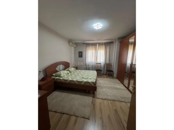 Tirane, jepet me qera apartament 1+1 Kati 10, 104 m² 650 € (Ambasada Amerikane)