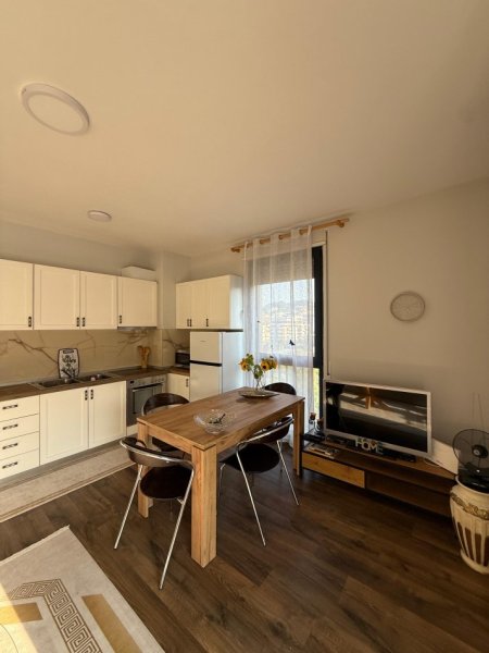 Tirane, jepet me qera apartament 1+1 Kati 8, 69 m² 700 € (parku olimpik)