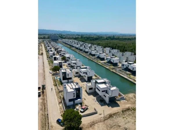 Durres, shes Vile 2+1 Kati 1, 121 m² 255.000 € (GJIRI I LALEZIT)